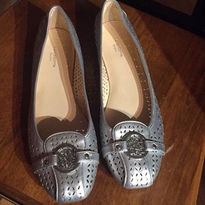 NEW Liz Claiborne Iris Flat